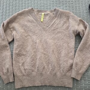 Betabrand V-Neck Women's Sweater - Beige Size S